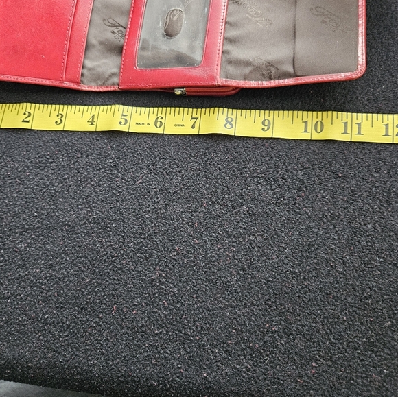 Fossil Red Leather Tri-fold Wallet - Picture 12 of 13
